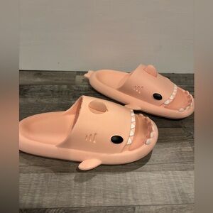 Youth Shark Slides Youth 6.5/Womens 8